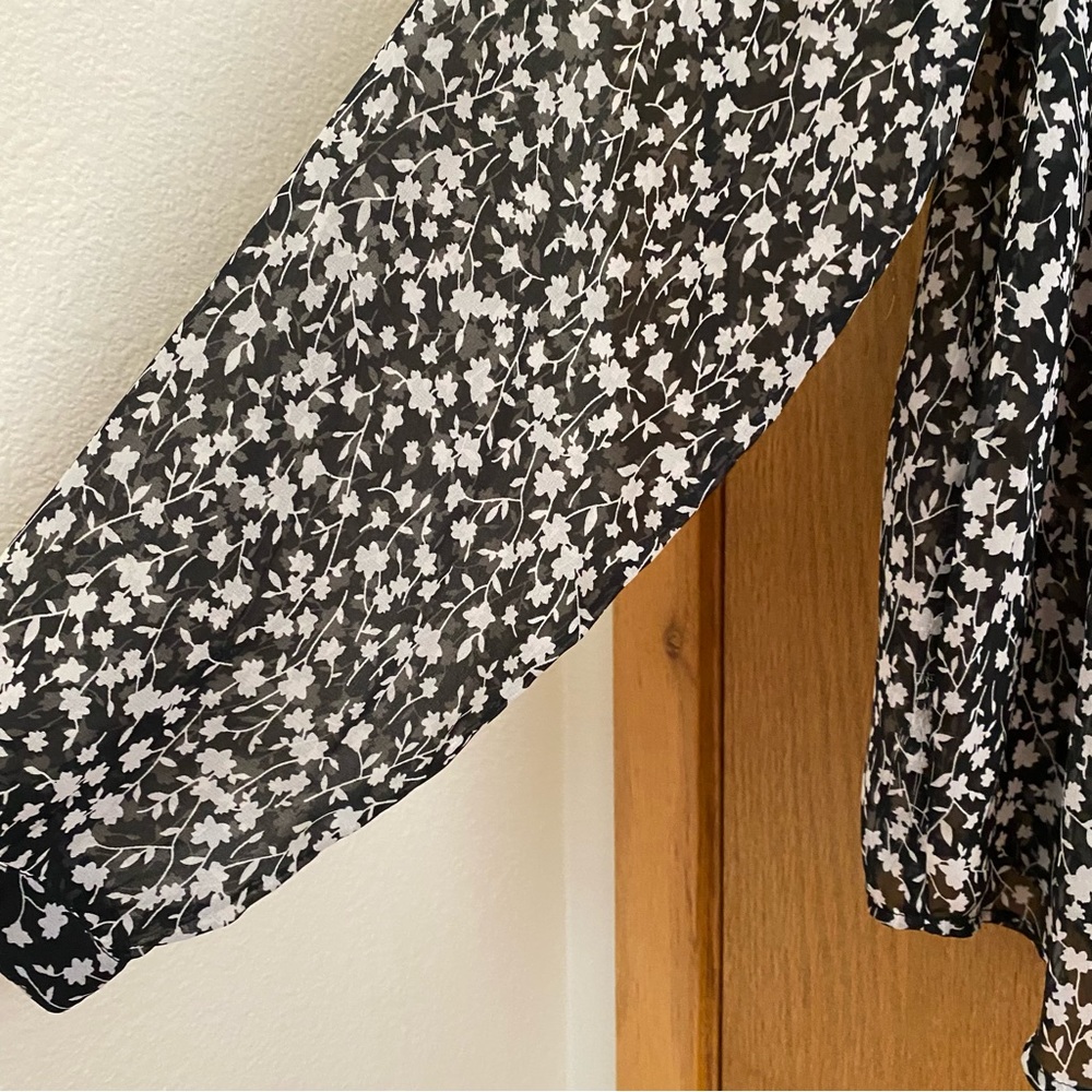 OLD NAVY • Semi-Sheer Floral Long Sleeve Top - Size L - Picture 14 of 16